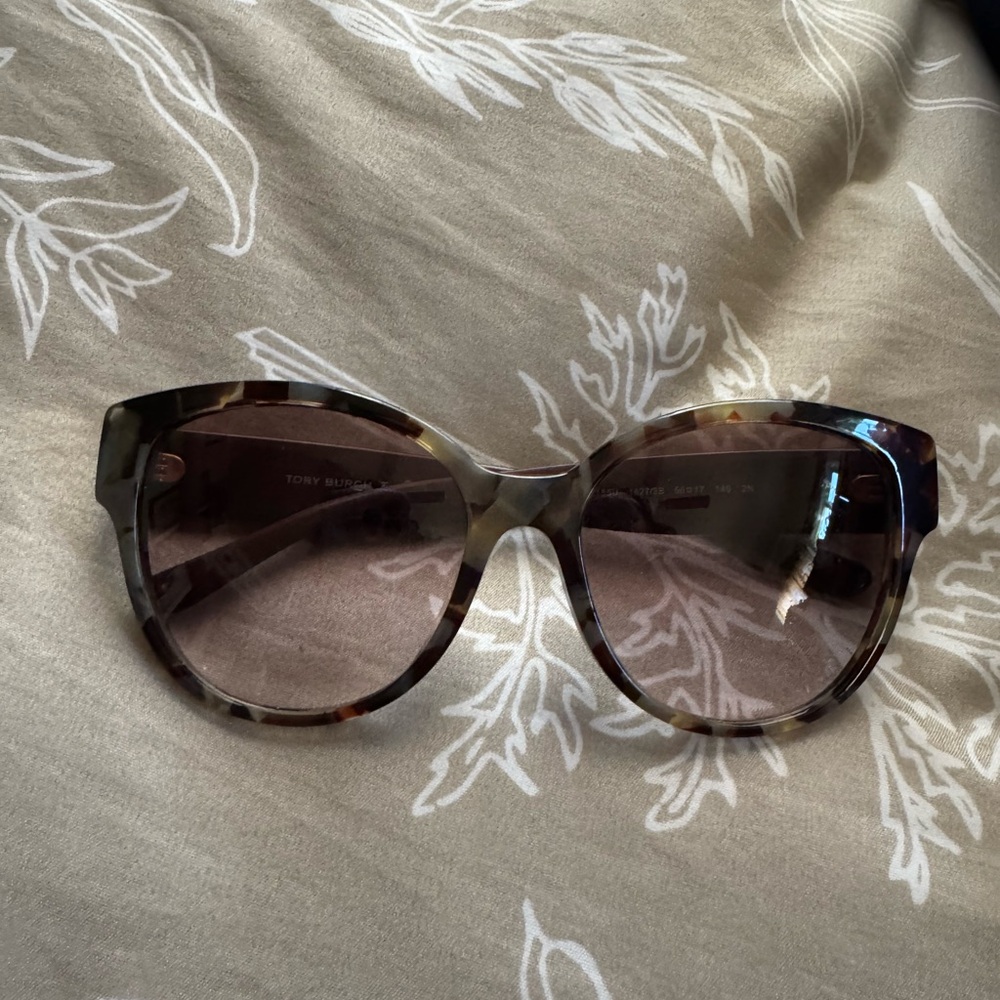 Tory Burch Brown Oversized Cat-Eye Sunglasses